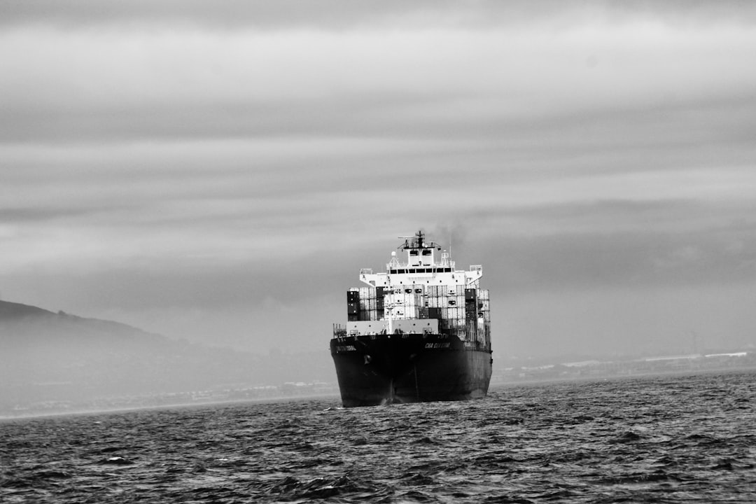 Photo cargo ships, drake passage