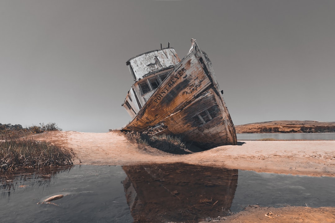 Photo ships sink