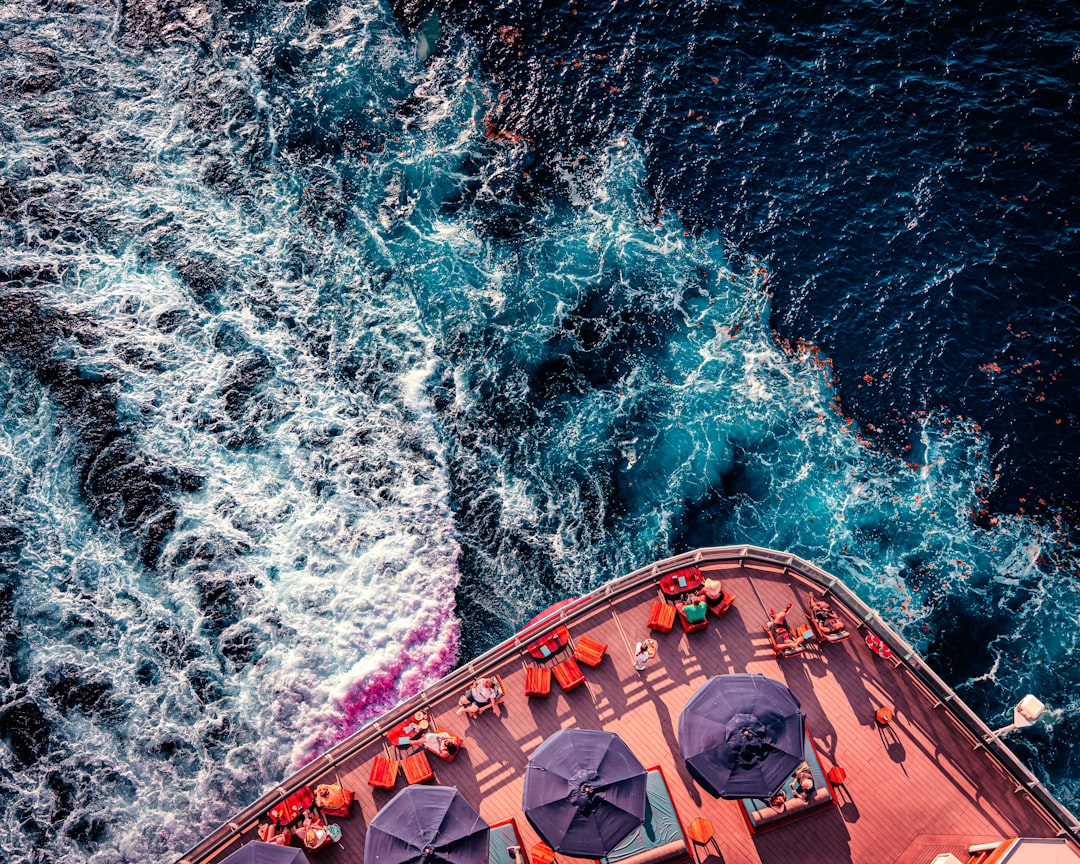 Photo cruise ship waves drake passage
