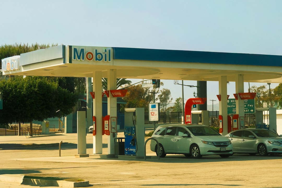 Photo Hormuz closure gas prices