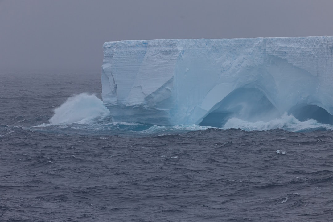 Photo drake passage frozen crew