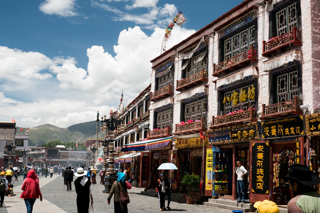 Photo Tibet population shift cities