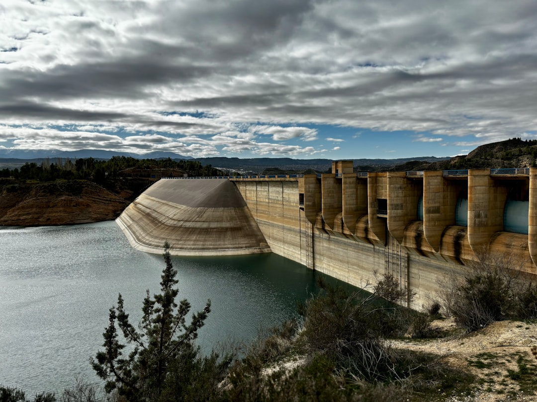 Photo hazard dams