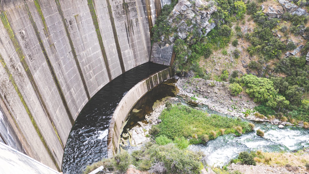 Photo dam repairs