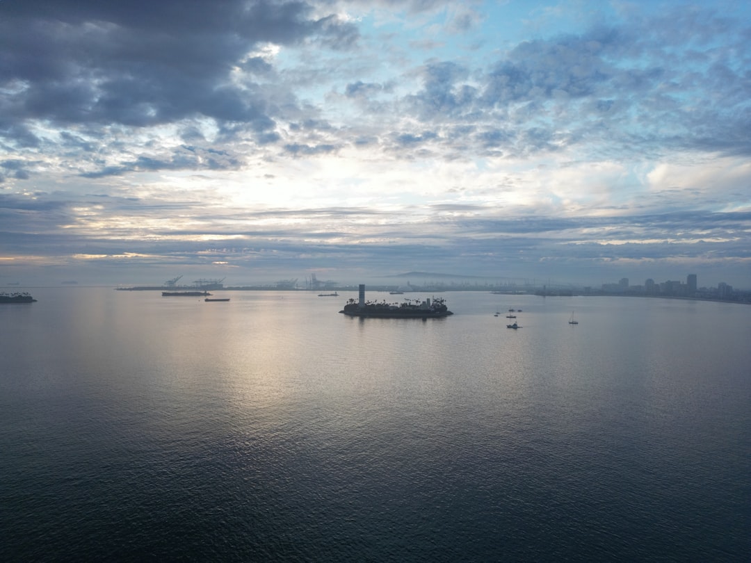 Photo shipping routes