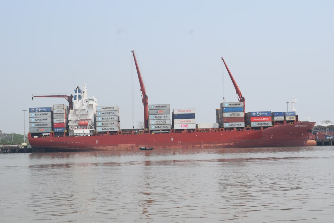Photo suez canal container shipping