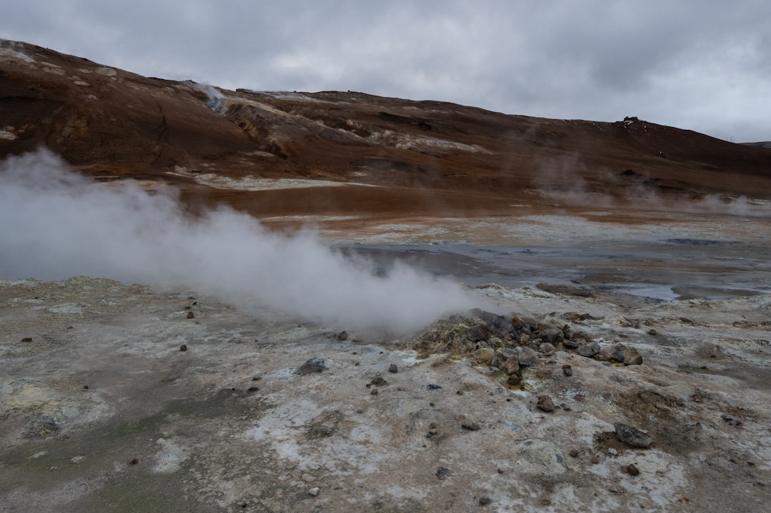 Photo geothermal lithium extraction