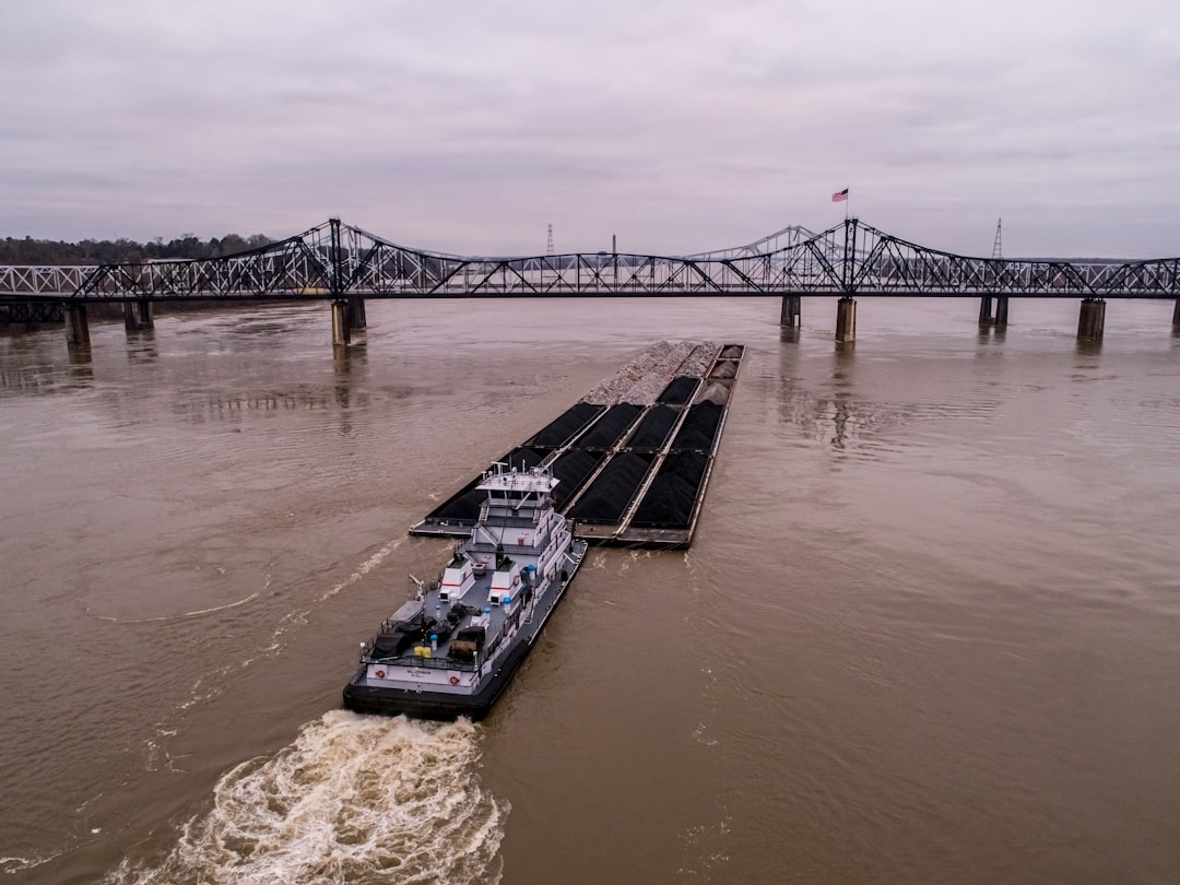 Photo mississippi river rail truck capacity limits