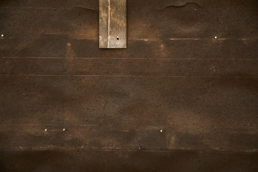 Photo auction slot reservation guarantee