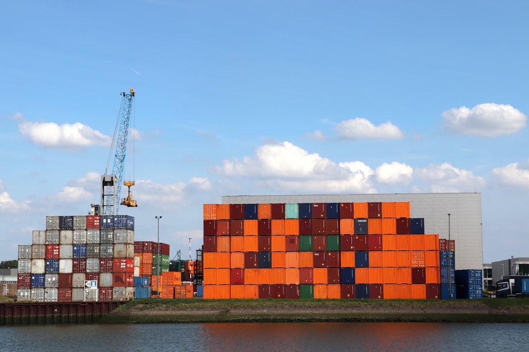 Photo inland terminal container stacking