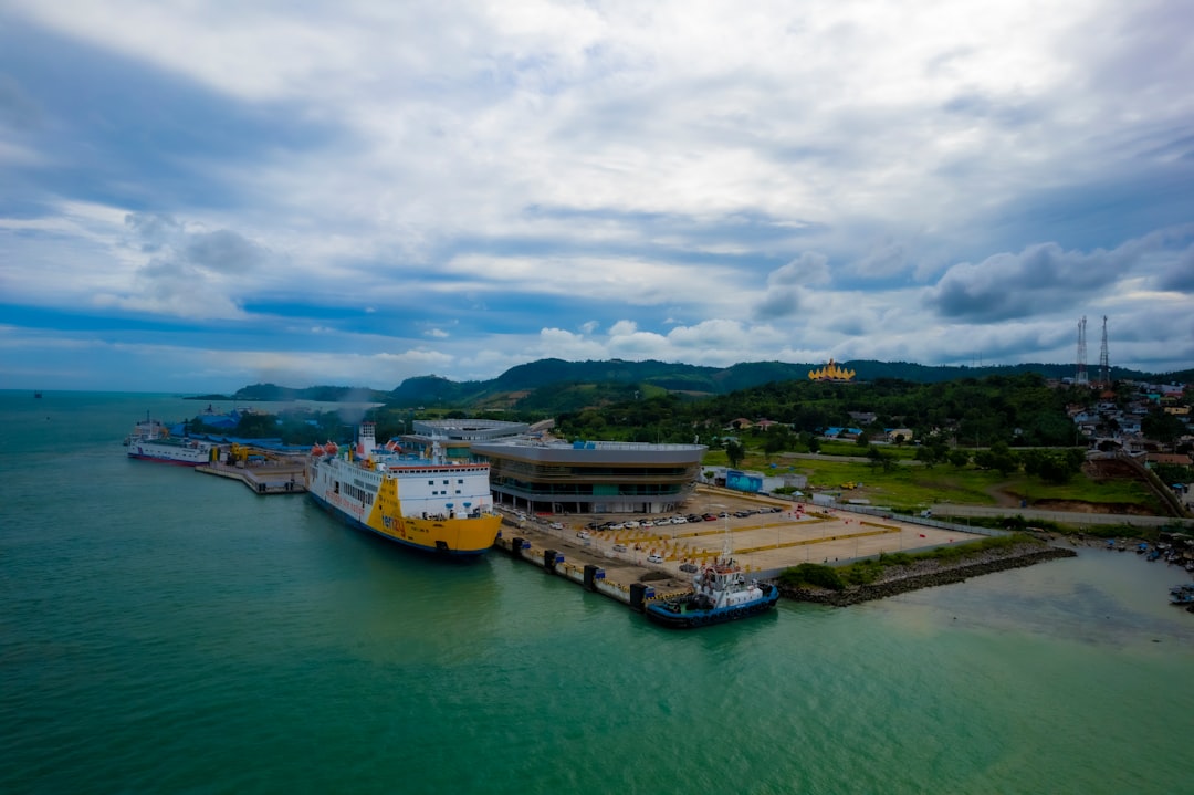 Photo Panama Canal transit auction cost