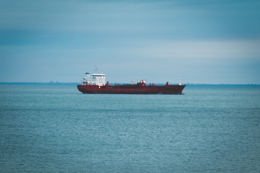 Photo oil tankers navigate