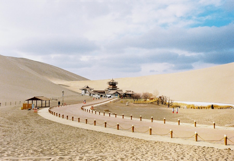 China straw checkerboard sand barrier tech