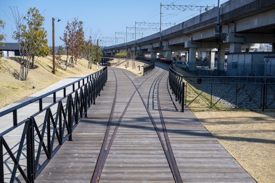 Photo rail-and-barge path