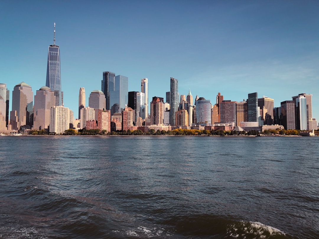 Photo manhattan average rent vs local wages