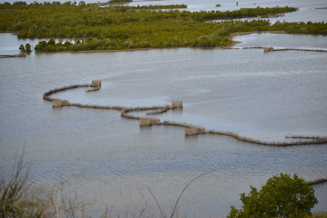 Photo submerged land bridge