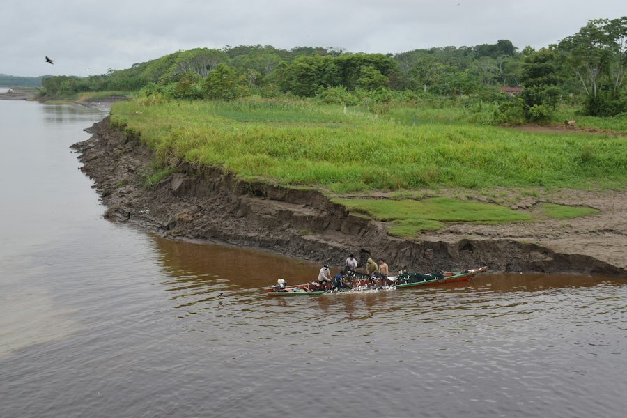 Photo river erosion impact on families
