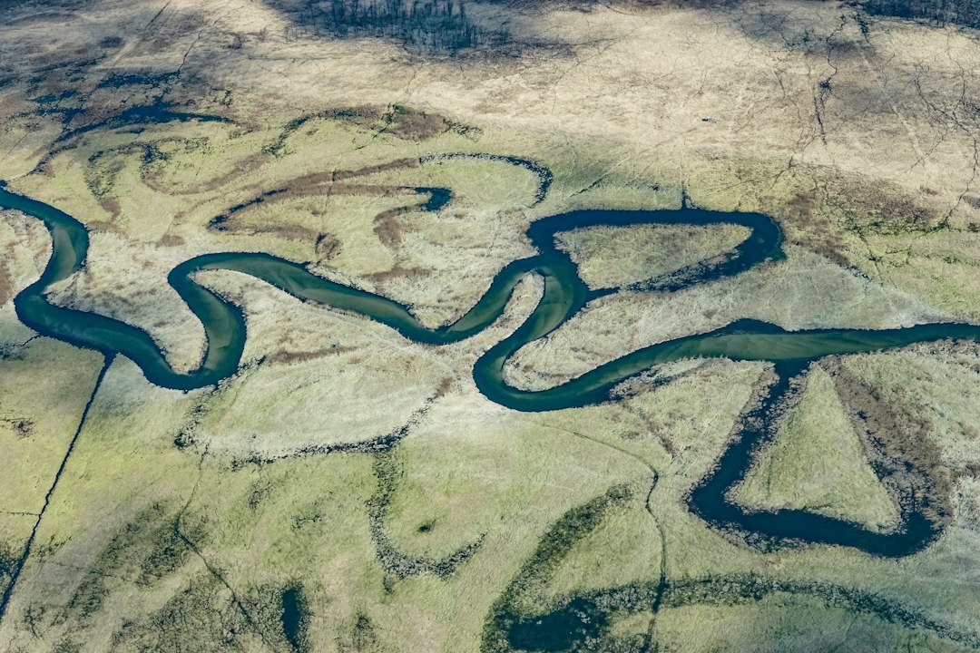 Photo braided river meandering river dynamics comparison