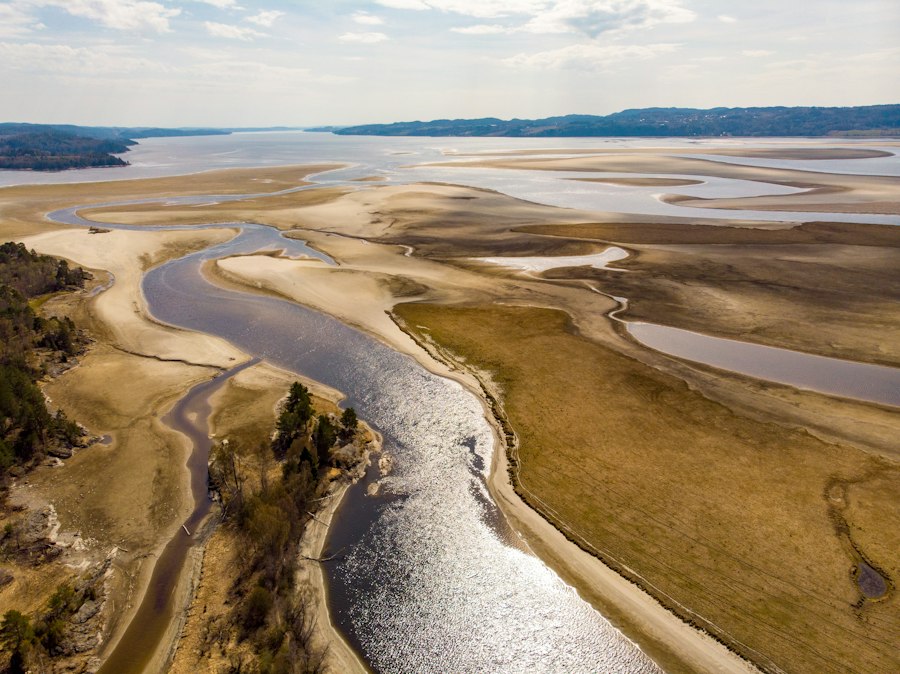 Photo braided river sandbar formation