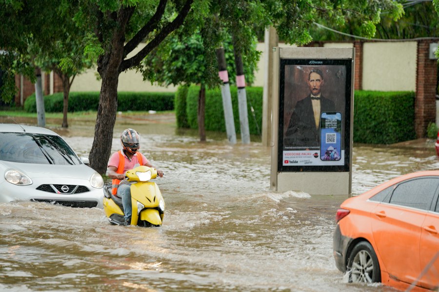 Photo flood evacuation time warning