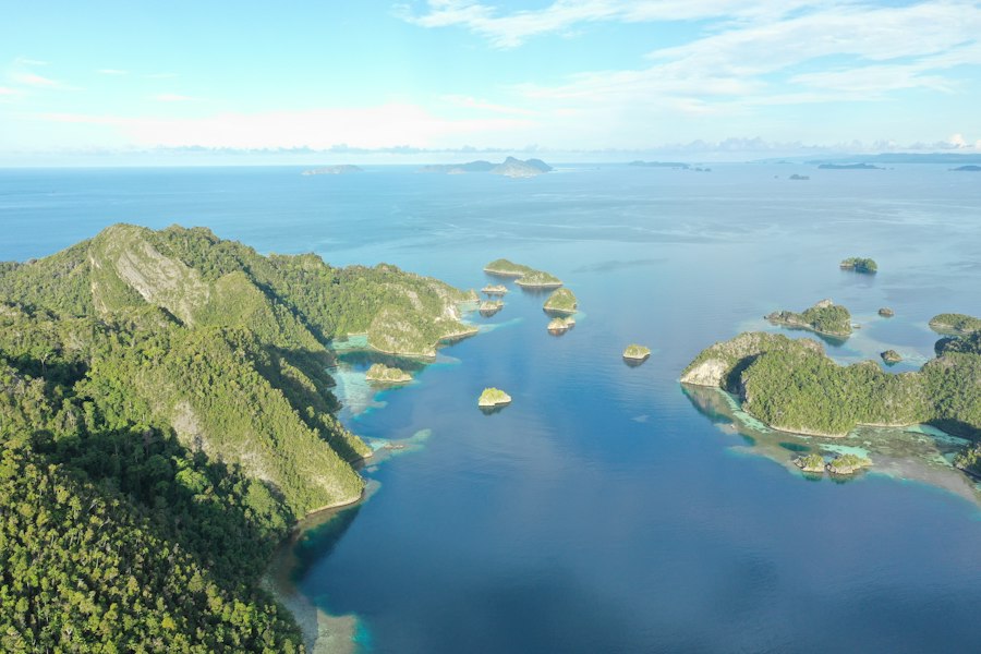 Photo one square kilometer island aerial view