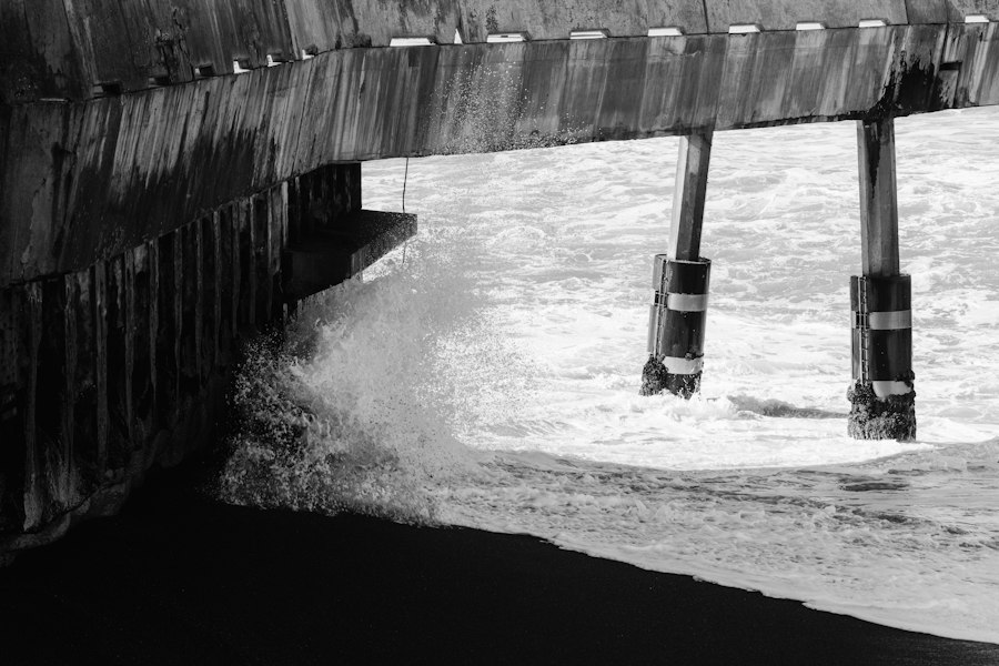 Photo hurricane-resistant bridges damage survival