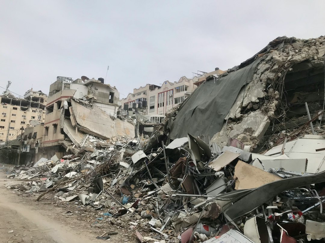 Photo avalanche destroyed town disaster